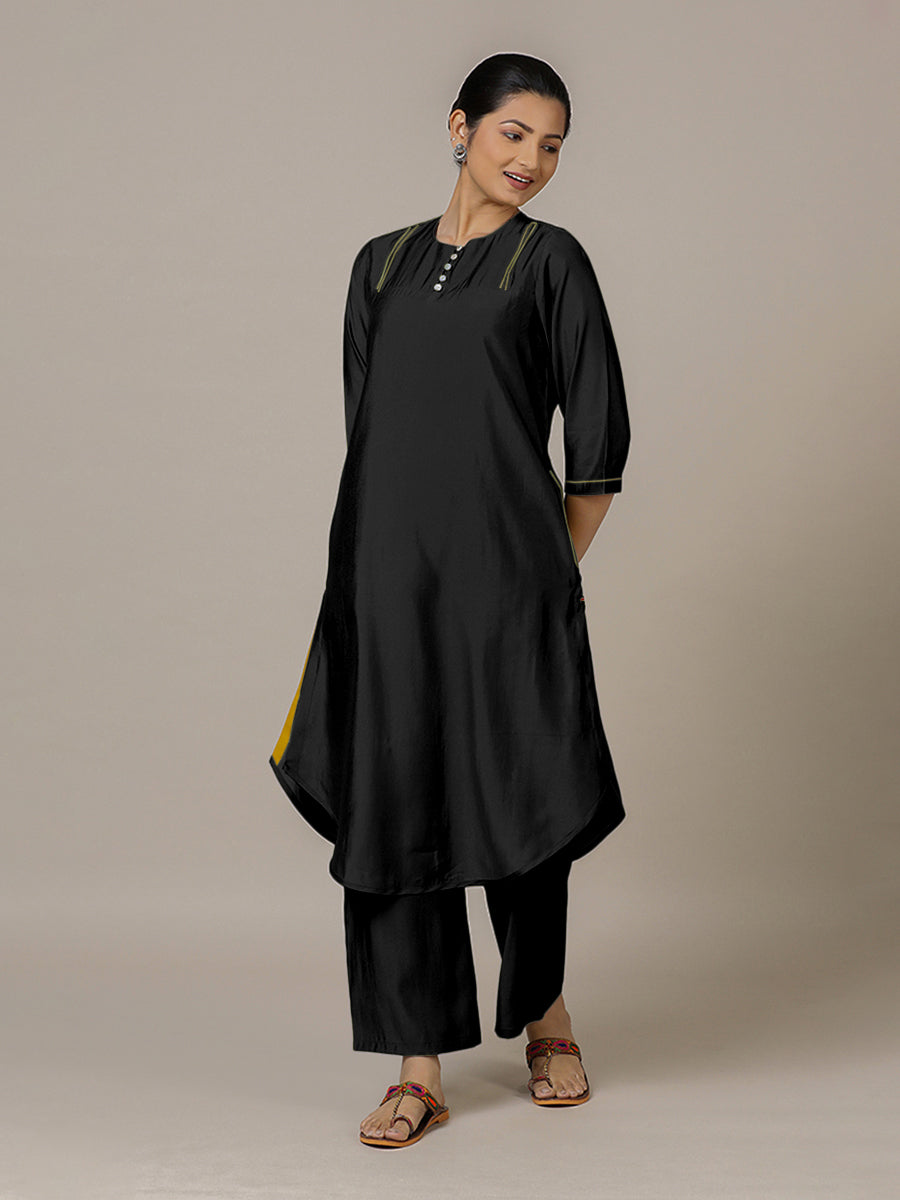Urvi x Rozaana Kurta, in Black Viscose, featuring three quarter sleeves and round neckline, made for daily & work (view 5).