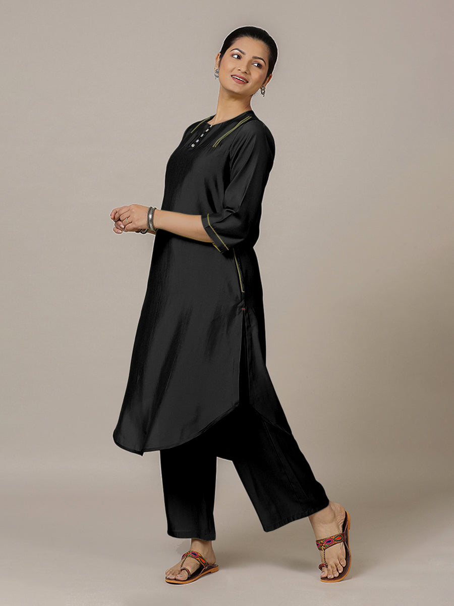 Urvi x Rozaana Kurta, in Black Viscose, featuring three quarter sleeves and round neckline, made for daily & work (view 6).