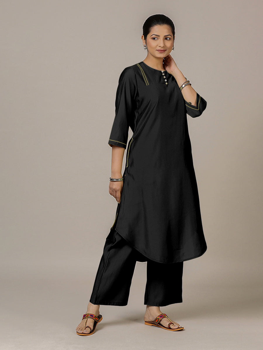 Urvi x Rozaana Kurta, in Black Viscose, featuring three quarter sleeves and round neckline, made for daily & work (view 7).