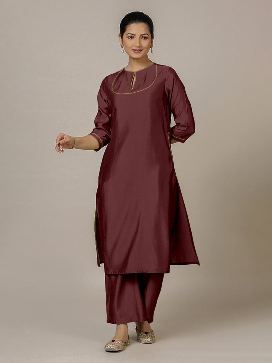Zoya x Rozaana Kurta, in Maroon Viscose, featuring three quarter sleeves and keyhole neckline, made for daily & work (view 5).