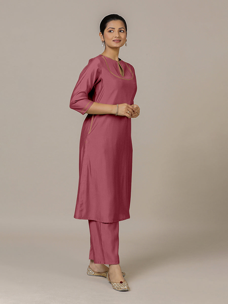 Zoya x Rozaana Kurta, in Pink Viscose, featuring three quarter sleeves and keyhole neckline, made for daily & work.