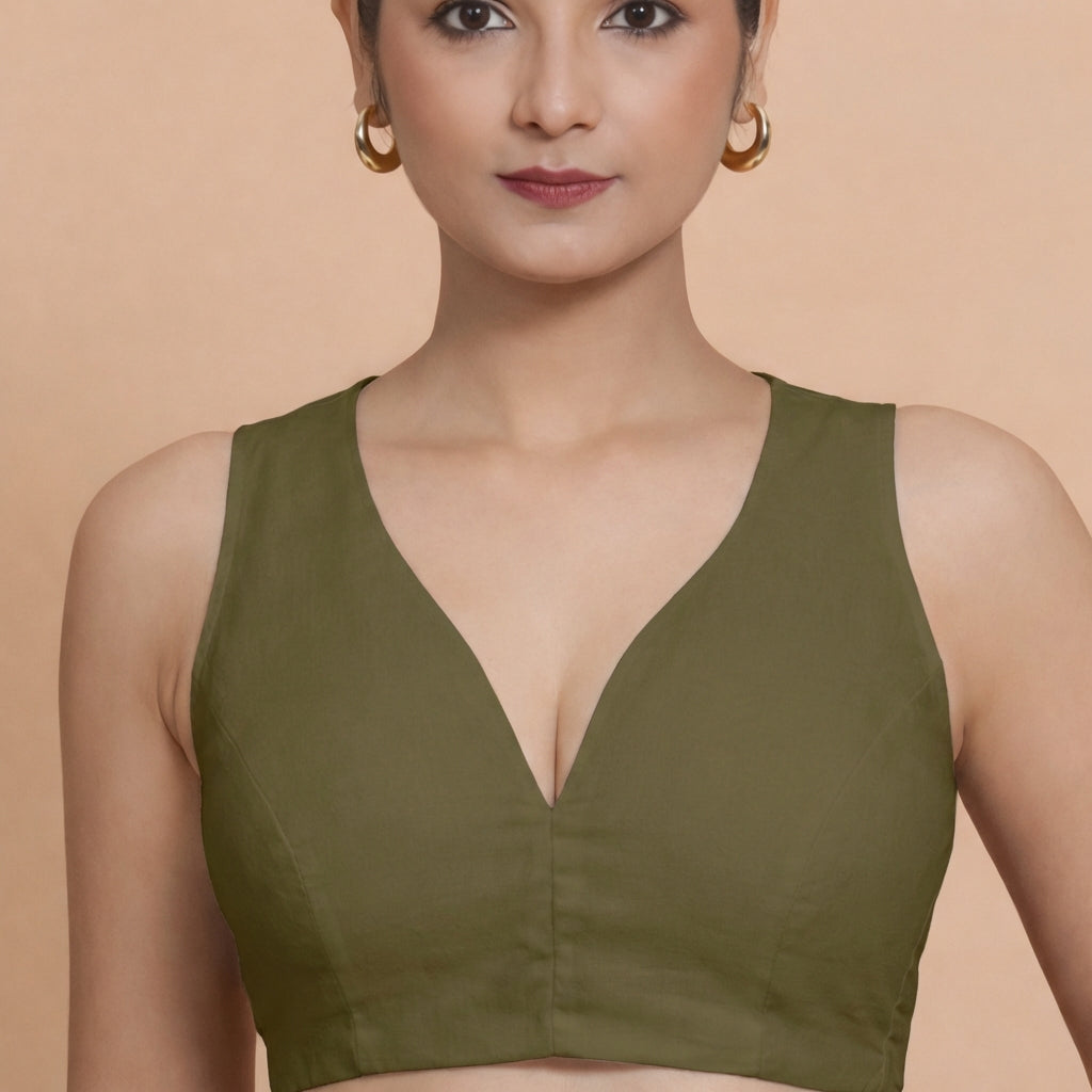Amaira x Rozaana Saree Blouse, in Green 70% Cotton 30% Linen, featuring sleeveless and betel neckline (view 4).