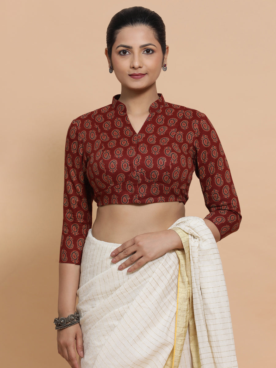 Inaaya x Rozaana Saree Blouse, in Red Cotton, featuring three quarter sleeves and mandarin collar neckline (view 7).