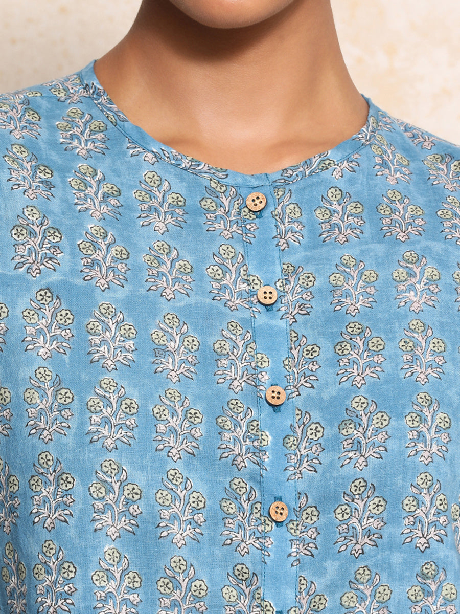 Unnati x Rozaana Saree Blouse, in Blue 100% Cotton - Block Printed, featuring elbow sleeves and jewel neckline (view 3).