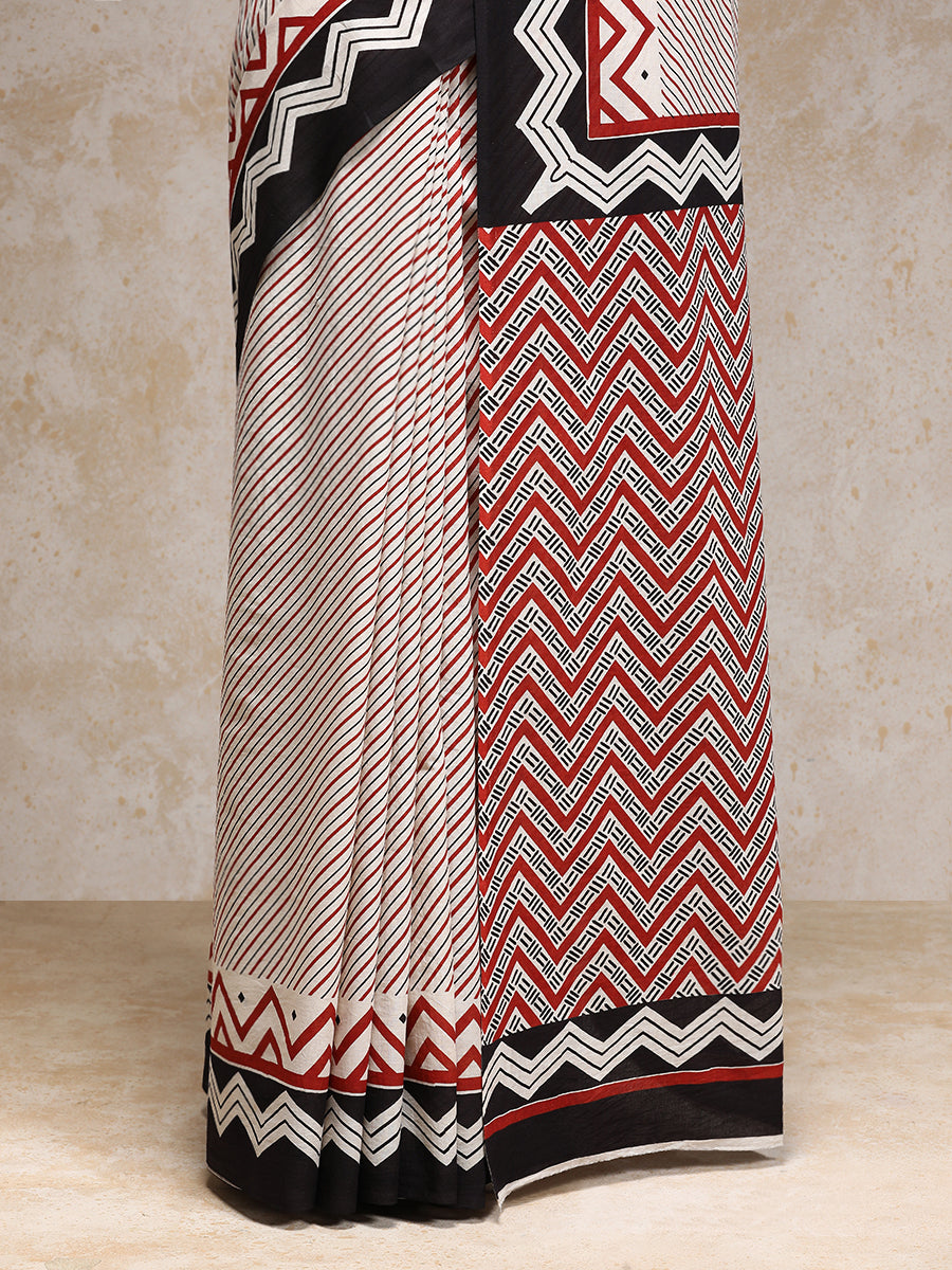 Red & White Handblock Printed Diagonal Striped Chevron Mulmul Saree, in White 100% Cotton, made for daily & work (view 4).
