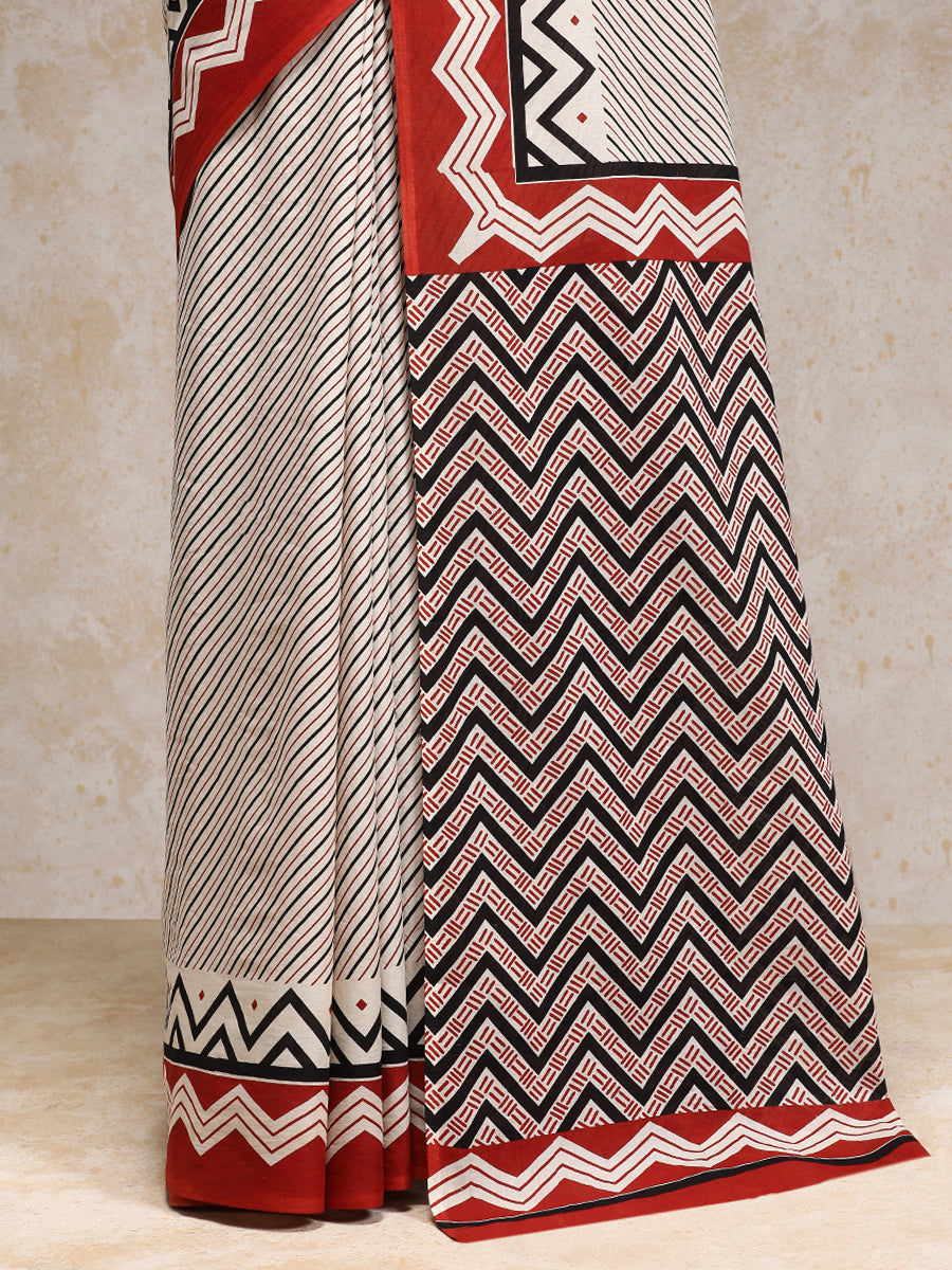 Red & Black Handblock Printed Diagonal Striped Mulmul Saree, in White 100% Cotton, made for daily & work (view 4).