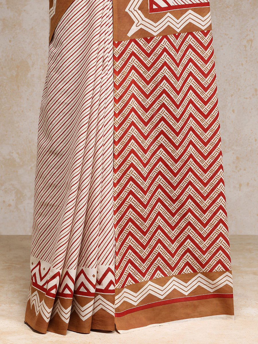 Red & Brown Handblock Printed Diagonal Striped Chevron Mulmul Saree, in White 100% Cotton, made for daily & work (view 4).