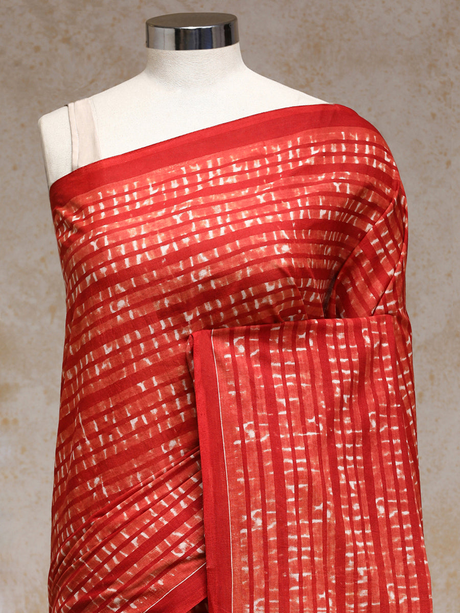 Chili Red Handblock Printed Grid Motif Mulmul Saree, in Red 100% Cotton, made for daily & work (view 3).
