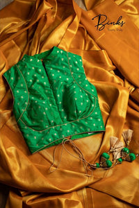 How to Choose the Right Fabric for Your Saree Blouse