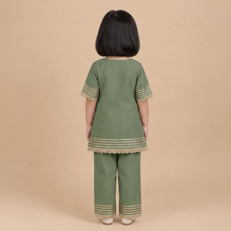 Afiya x Tyohaar | Hunter Green Solid Viscose Straight Kurta & Pant Set