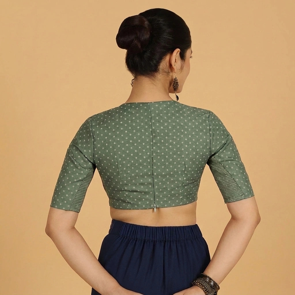 Kasavu-Kit Kasavu Saree with Bindu Elbow Sleeve blouse in Green Foil Chandheri