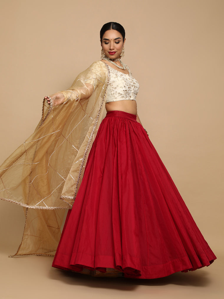 Sunheri x Tyohaar Dupatta, in Gold Viscose, made for party & festive (view 3).