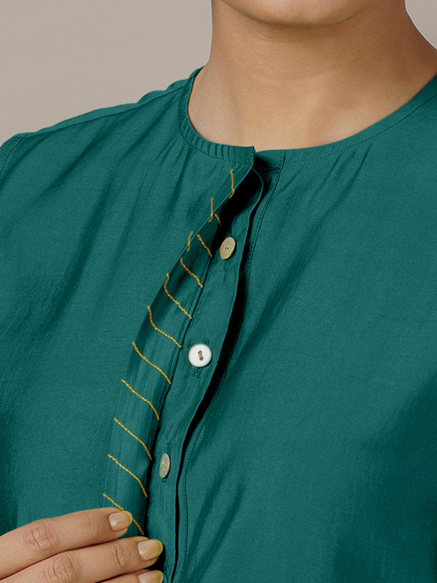 Adah x Rozaana Kurta, in Green Viscose, featuring sleeveless and jewel neckline, made for daily & work (view 4).