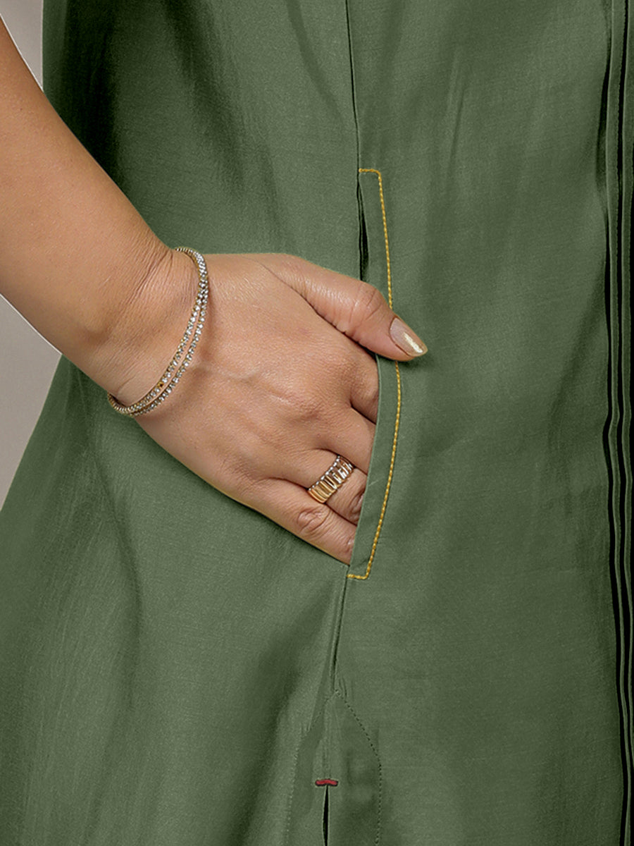 Alina x Rozaana Kurta, in Green Viscose, featuring sleeveless and flat collar neckline, made for daily & work (view 4).