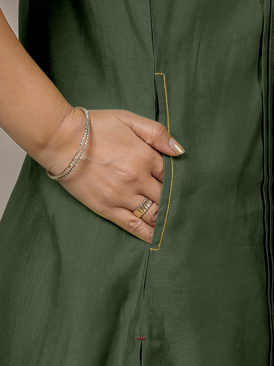 Alina x Rozaana Kurta, in Green Viscose, featuring sleeveless and flat collar neckline, made for daily & work (view 4).
