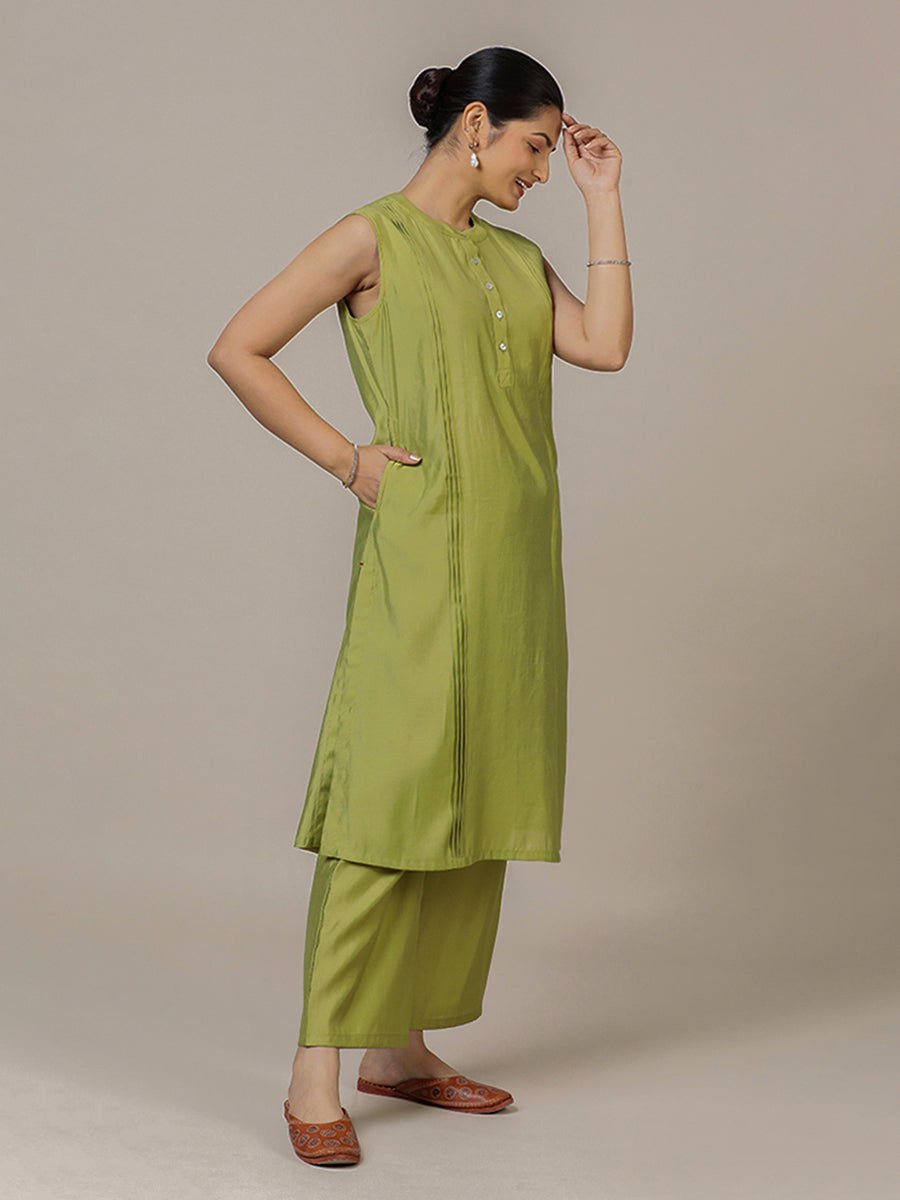 Alina x Rozaana Kurta, in Green Viscose, featuring sleeveless and flat collar neckline, made for daily & work (view 8).