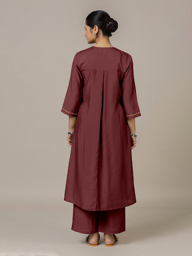 Alisha x Rozaana Kurta, in Maroon Viscose, featuring three quarter sleeves and v-neckline, made for daily & work (view 2).