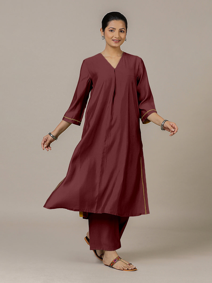 Alisha x Rozaana Kurta, in Maroon Viscose, featuring three quarter sleeves and v-neckline, made for daily & work (view 7).