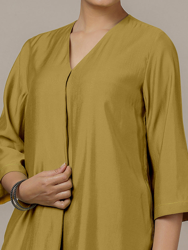 Alisha x Rozaana Kurta, in Yellow Viscose, featuring three quarter sleeves and v-neckline, made for daily & work (view 3).