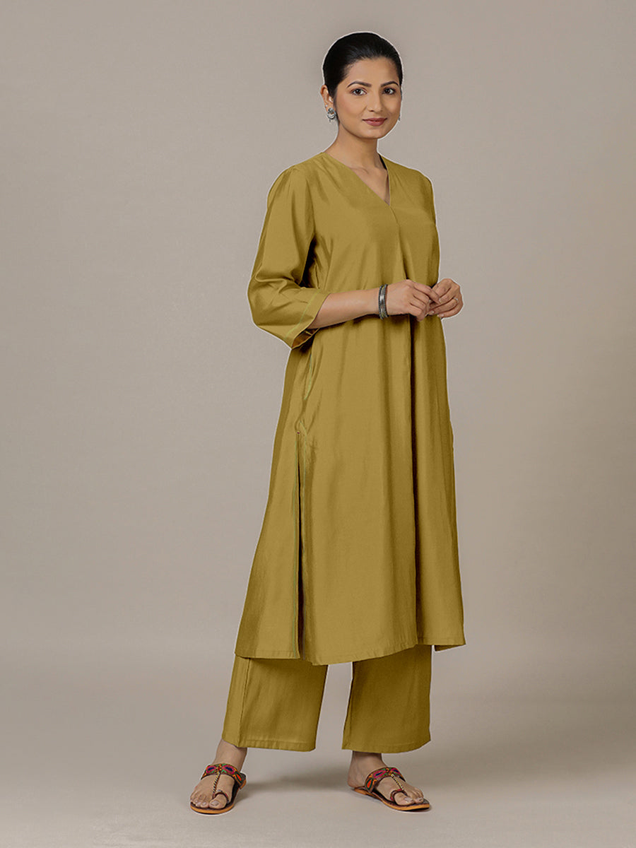Alisha x Rozaana Kurta, in Yellow Viscose, featuring three quarter sleeves and v-neckline, made for daily & work (view 6).