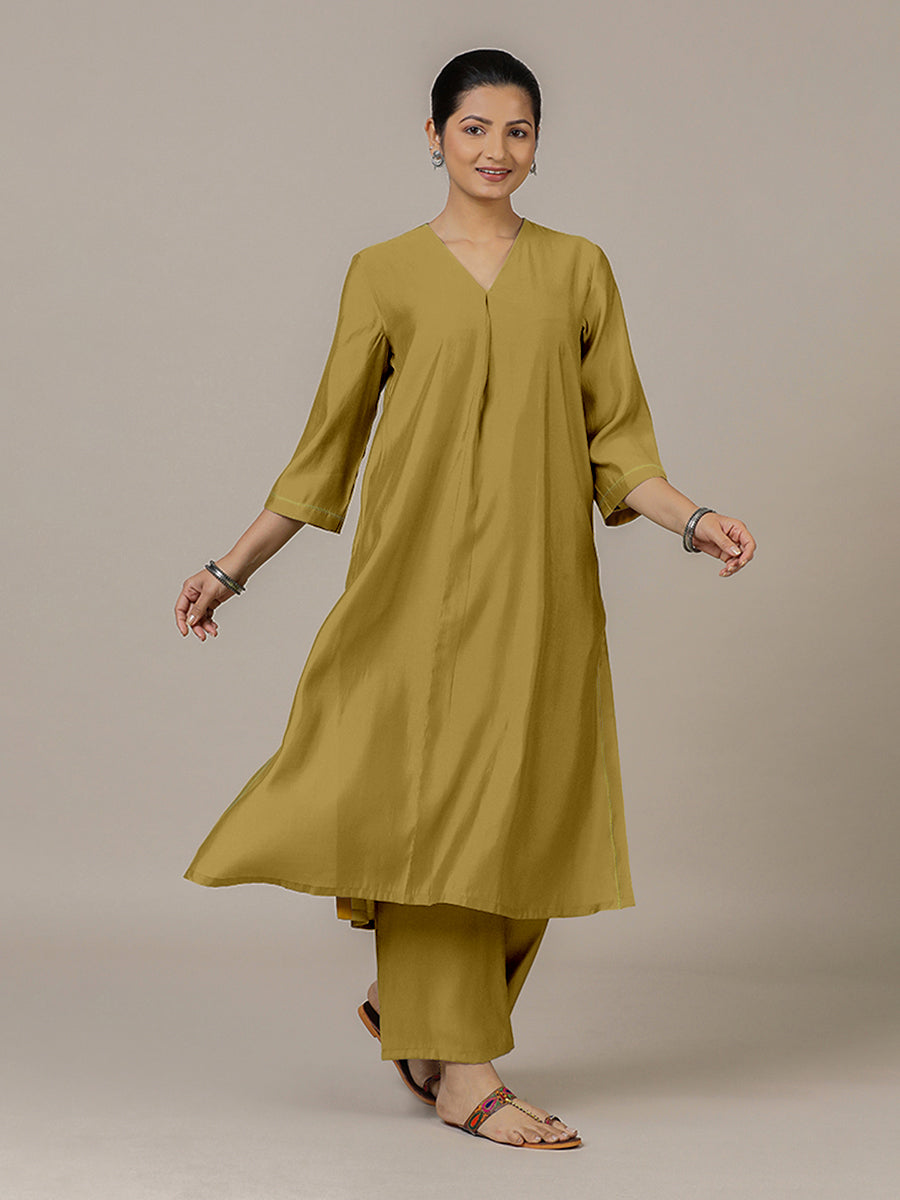 Alisha x Rozaana Kurta, in Yellow Viscose, featuring three quarter sleeves and v-neckline, made for daily & work (view 7).