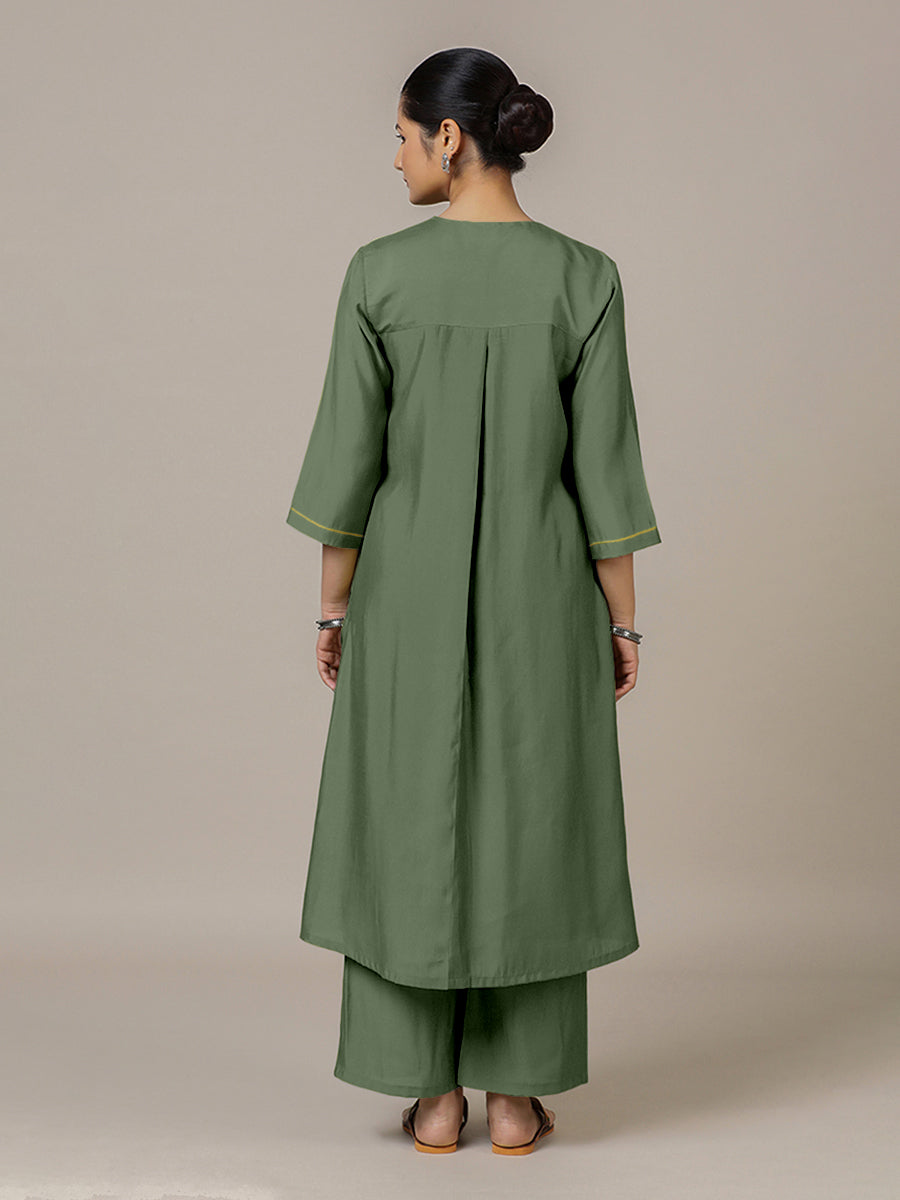 Alisha x Rozaana Kurta, in Green Viscose, featuring three quarter sleeves and v-neckline, made for daily & work (view 2).