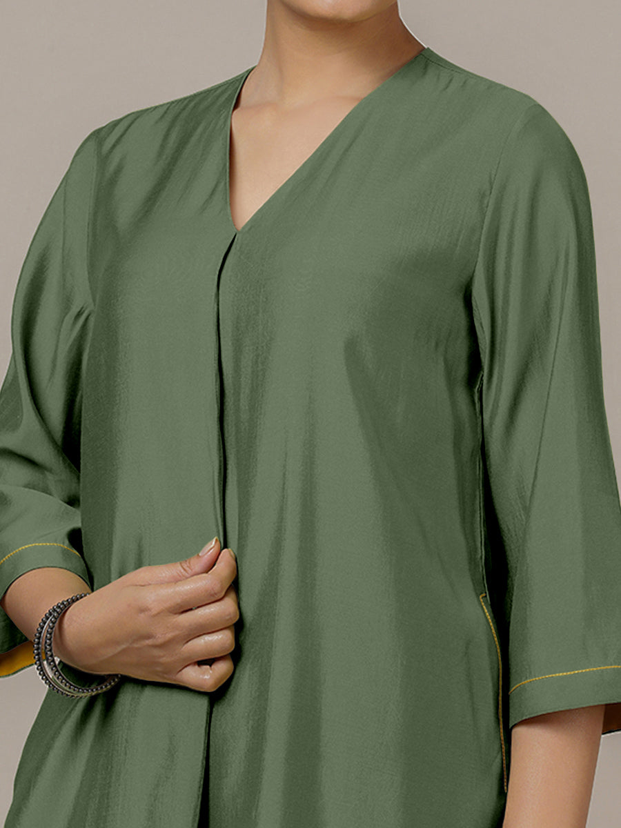 Alisha x Rozaana Kurta, in Green Viscose, featuring three quarter sleeves and v-neckline, made for daily & work (view 3).