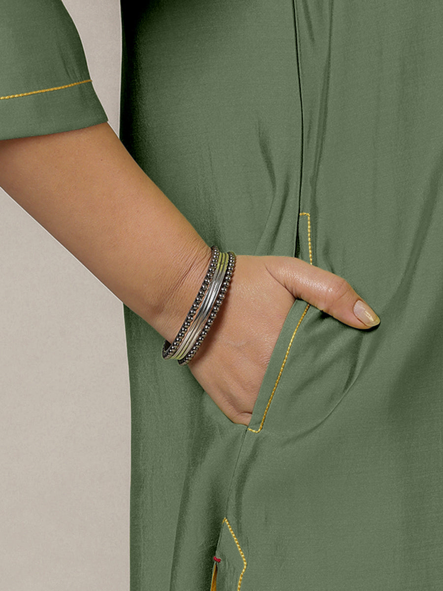 Alisha x Rozaana Kurta, in Green Viscose, featuring three quarter sleeves and v-neckline, made for daily & work (view 4).