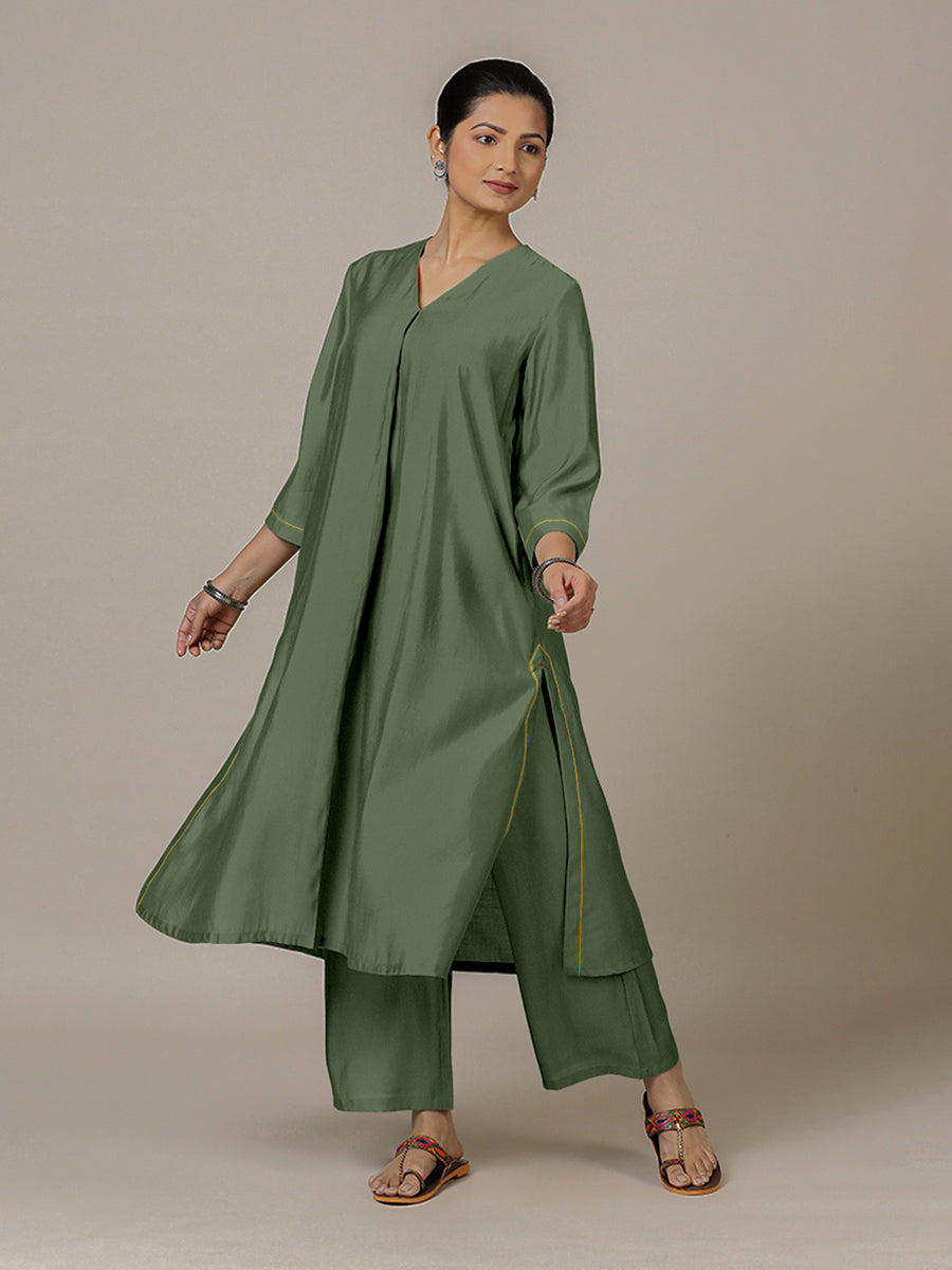 Alisha x Rozaana Kurta, in Green Viscose, featuring three quarter sleeves and v-neckline, made for daily & work (view 5).