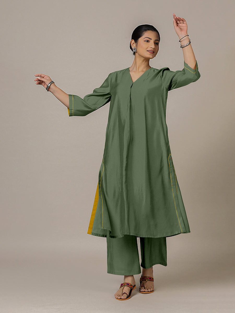 Alisha x Rozaana Kurta, in Green Viscose, featuring three quarter sleeves and v-neckline, made for daily & work (view 6).