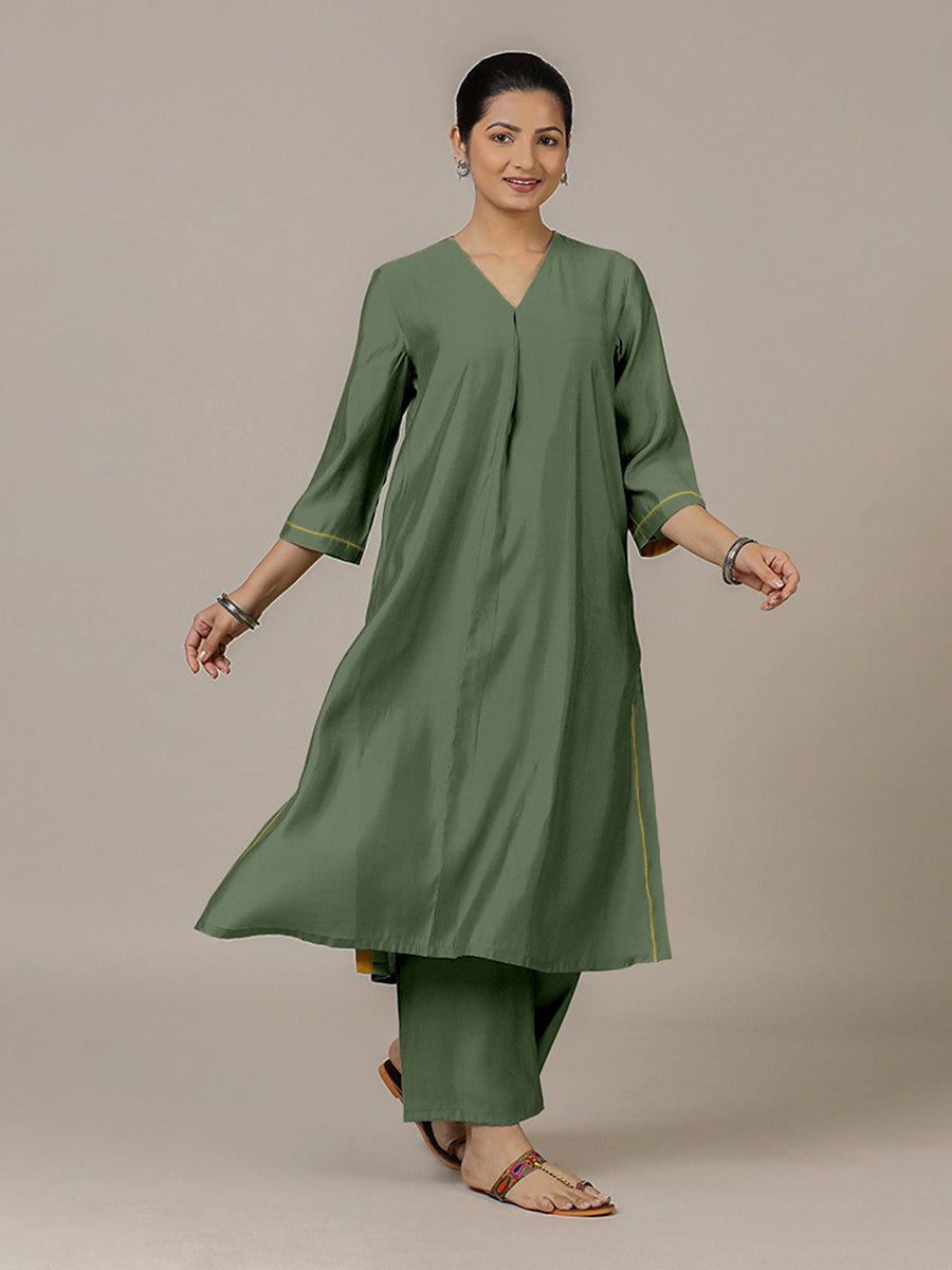 Alisha x Rozaana Kurta, in Green Viscose, featuring three quarter sleeves and v-neckline, made for daily & work (view 7).