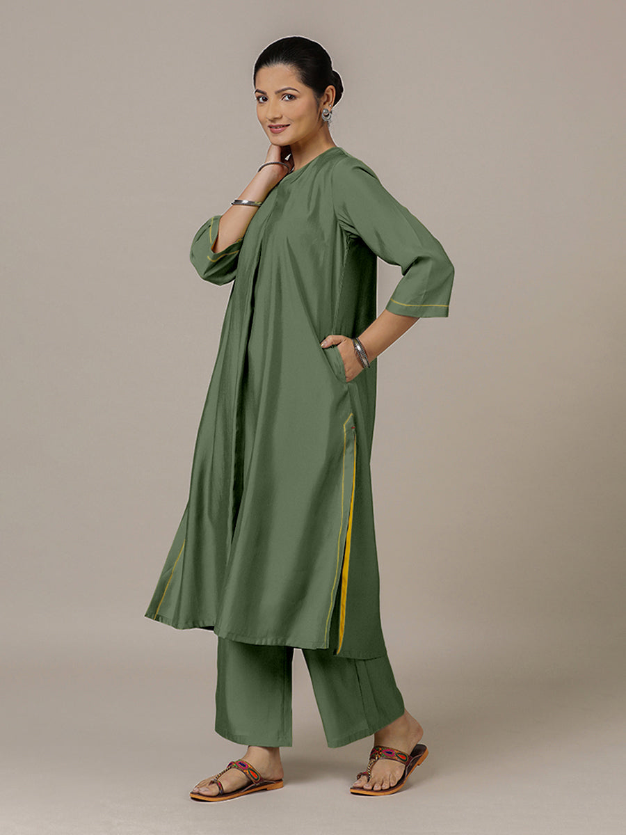 Alisha x Rozaana Kurta, in Green Viscose, featuring three quarter sleeves and v-neckline, made for daily & work (view 8).