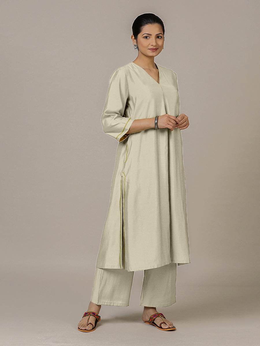 Alisha x Rozaana Kurta, in Cream Viscose, featuring three quarter sleeves and v-neckline, made for daily & work (view 7).