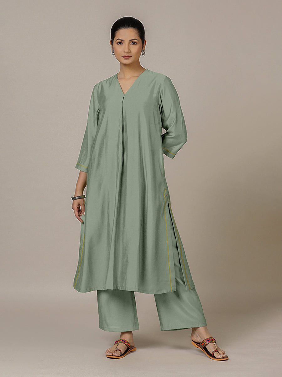 Alisha x Rozaana Kurta, in Green Viscose, featuring three quarter sleeves and v-neckline, made for daily & work.
