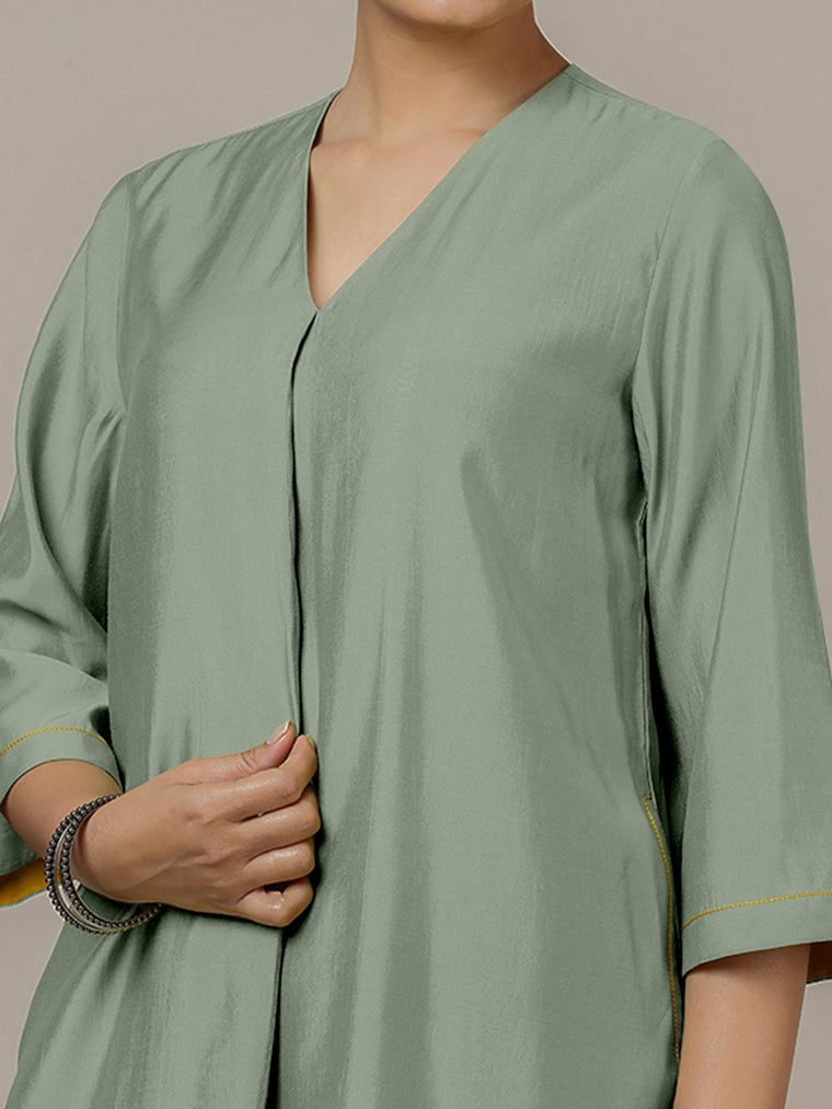 Alisha x Rozaana Kurta, in Green Viscose, featuring three quarter sleeves and v-neckline, made for daily & work (view 3).