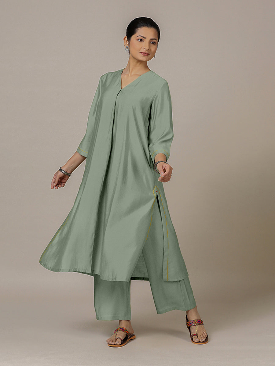 Alisha x Rozaana Kurta, in Green Viscose, featuring three quarter sleeves and v-neckline, made for daily & work (view 5).
