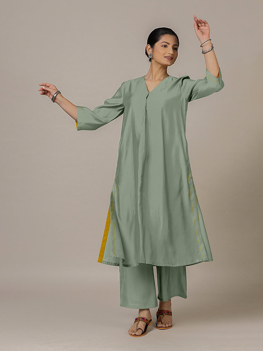 Alisha x Rozaana Kurta, in Green Viscose, featuring three quarter sleeves and v-neckline, made for daily & work (view 6).