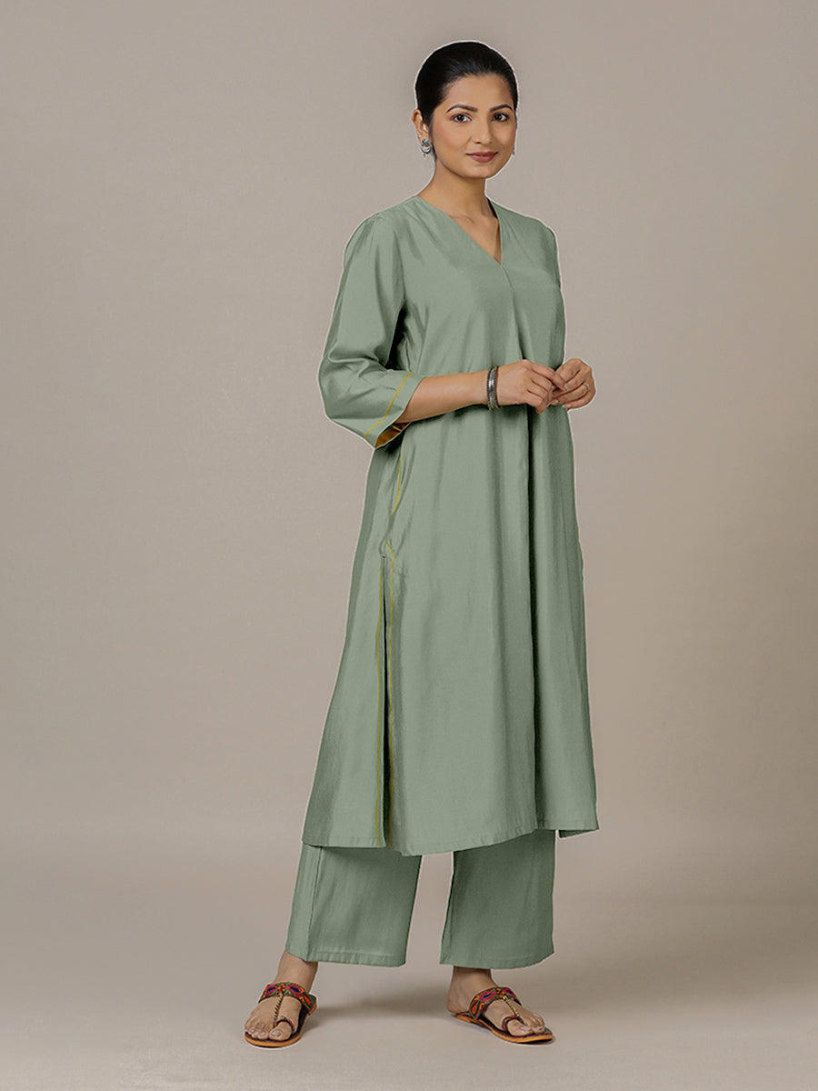 Alisha x Rozaana Kurta, in Green Viscose, featuring three quarter sleeves and v-neckline, made for daily & work (view 7).
