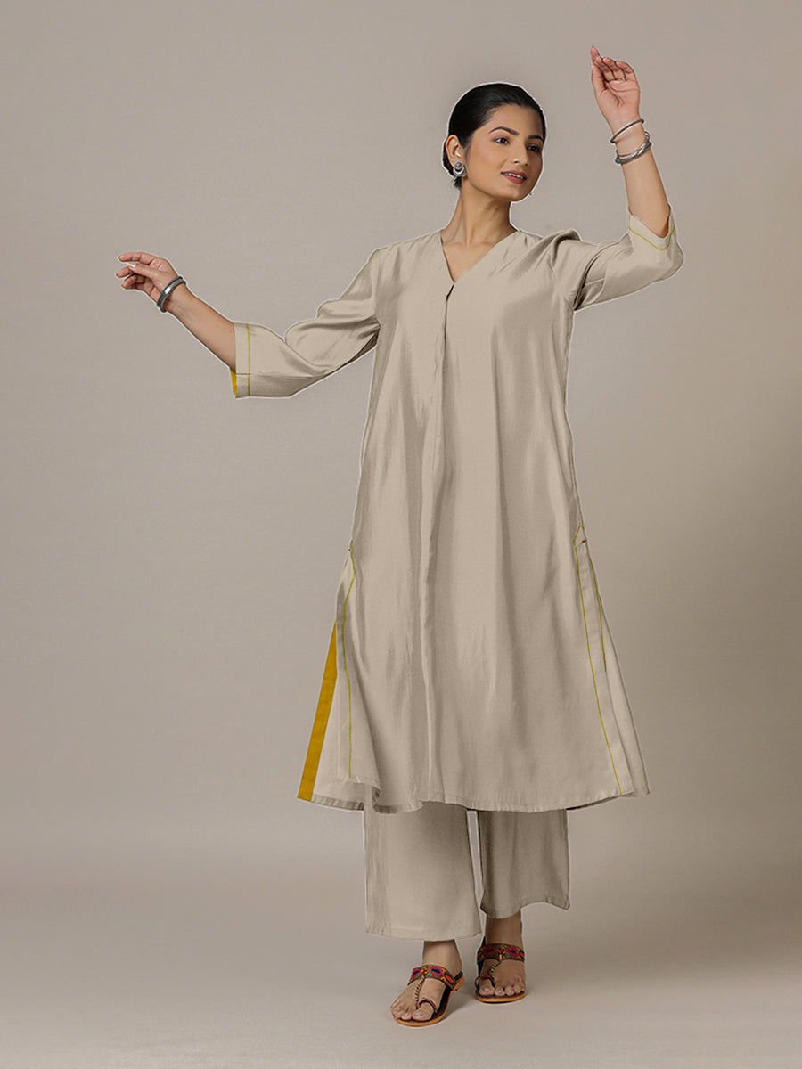 Alisha x Rozaana Kurta, in Grey Viscose, featuring three quarter sleeves and v-neckline, made for daily & work (view 5).