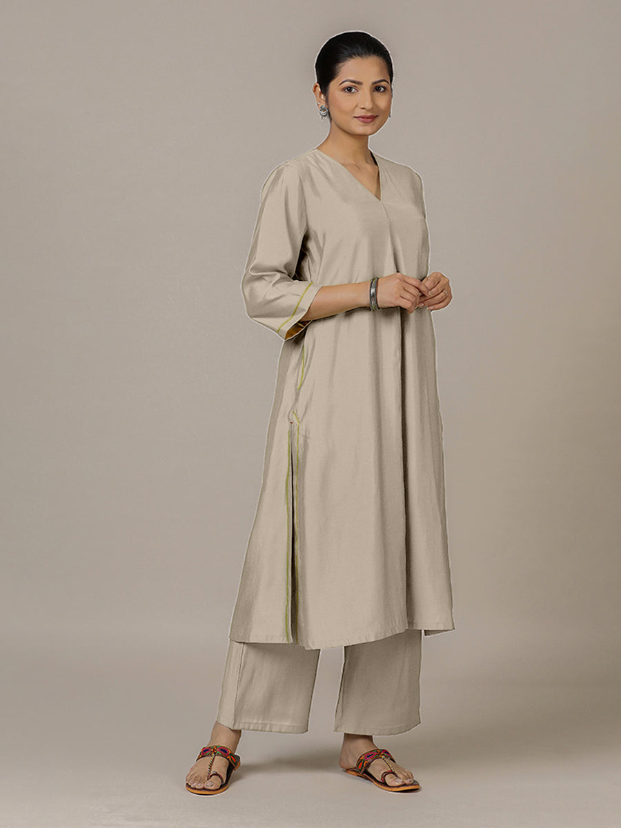 Alisha x Rozaana Kurta, in Grey Viscose, featuring three quarter sleeves and v-neckline, made for daily & work (view 6).