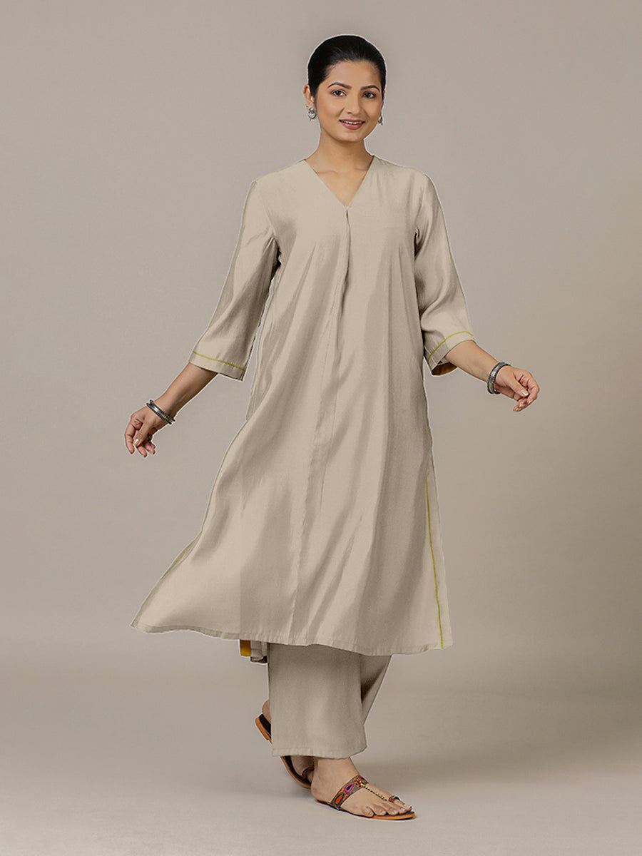 Alisha x Rozaana Kurta, in Grey Viscose, featuring three quarter sleeves and v-neckline, made for daily & work (view 7).