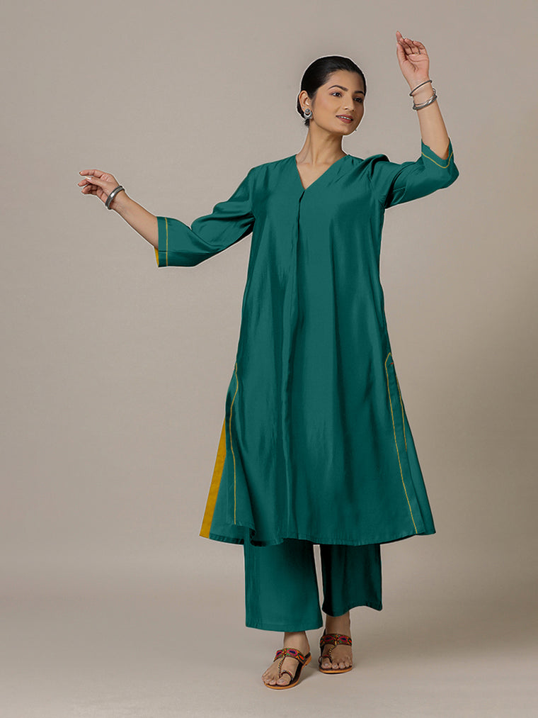 Alisha x Rozaana Kurta, in Green Viscose, featuring three quarter sleeves and v-neckline, made for daily & work.