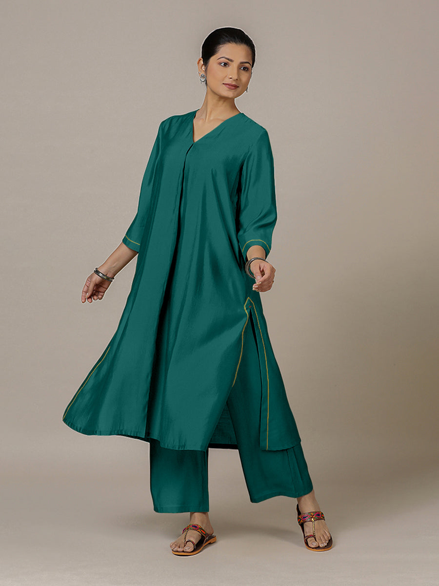 Alisha x Rozaana Kurta, in Green Viscose, featuring three quarter sleeves and v-neckline, made for daily & work (view 5).