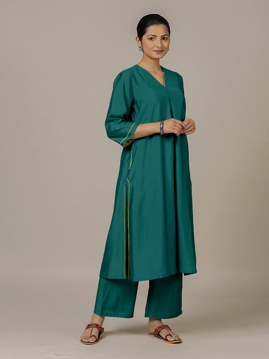Alisha x Rozaana Kurta, in Green Viscose, featuring three quarter sleeves and v-neckline, made for daily & work (view 6).