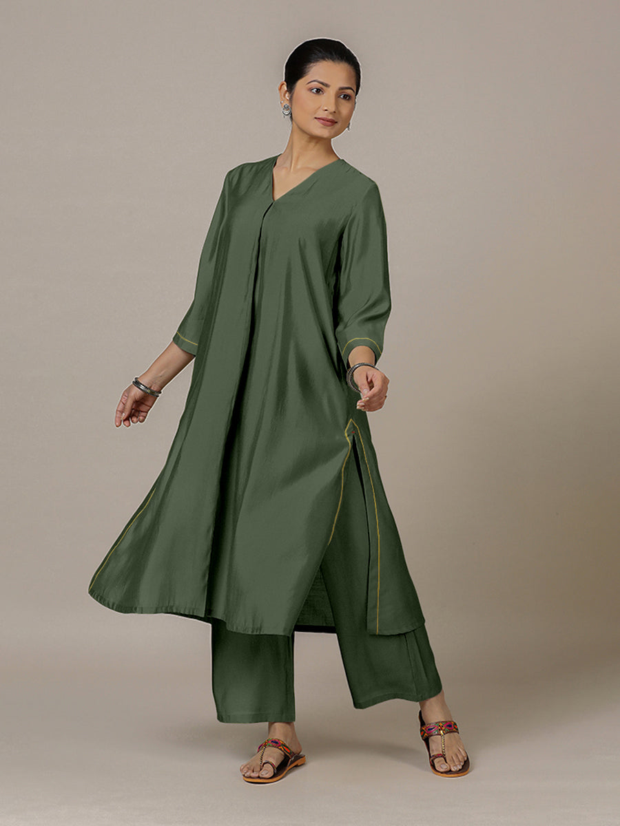 Alisha x Rozaana Kurta, in Green Viscose, featuring three quarter sleeves and v-neckline, made for daily & work (view 5).