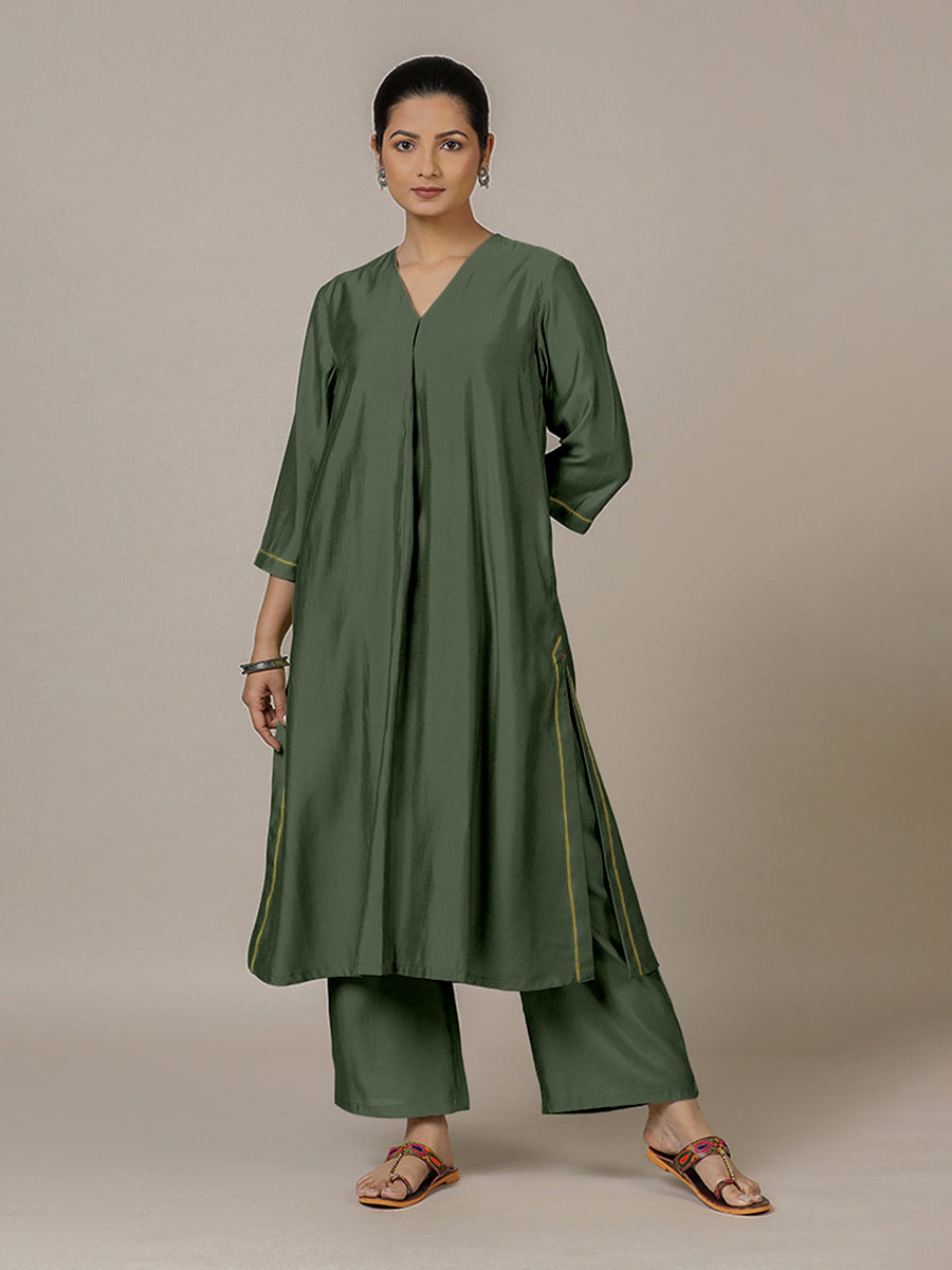 Alisha x Rozaana Kurta, in Green Viscose, featuring three quarter sleeves and v-neckline, made for daily & work (view 8).