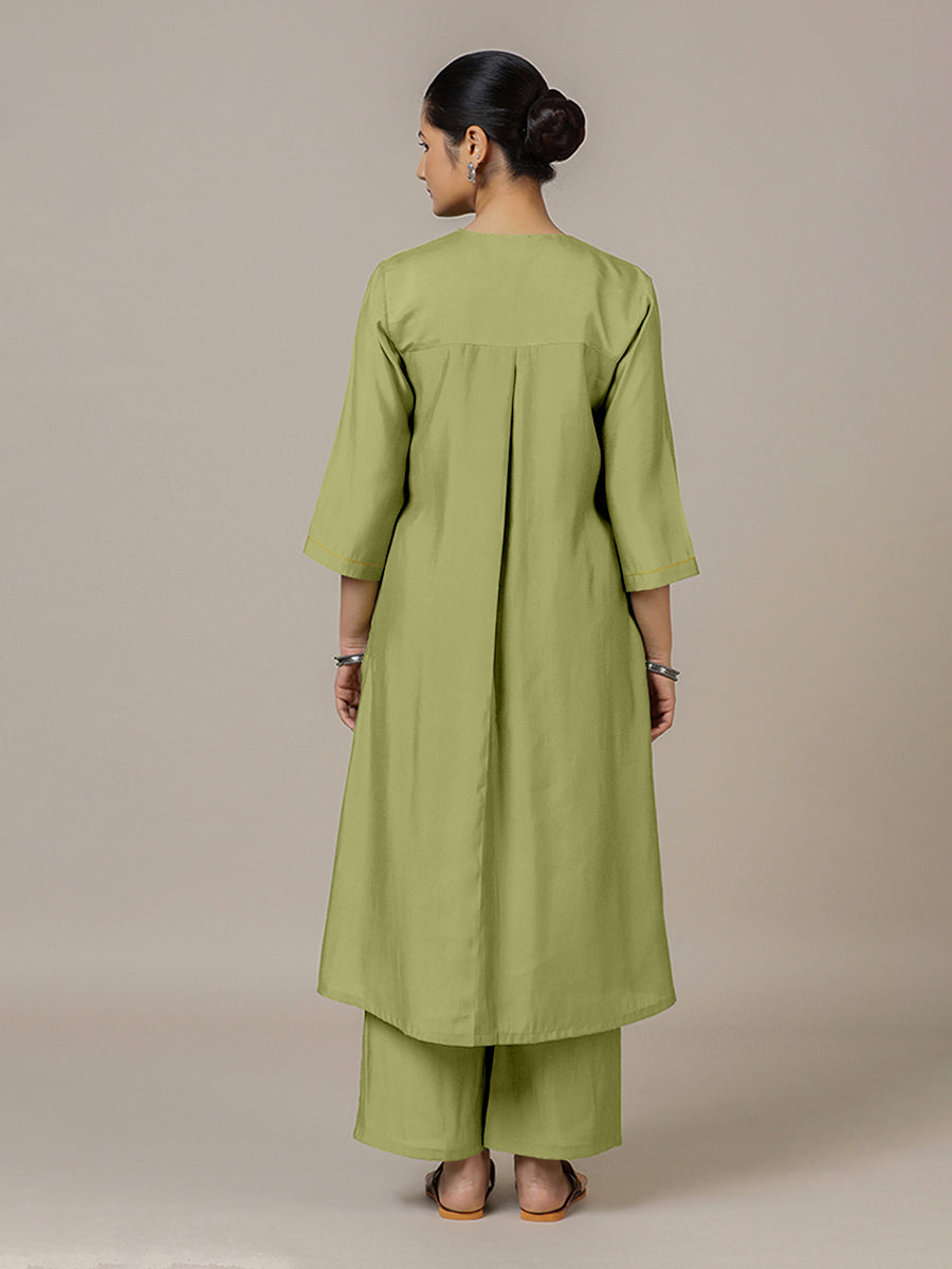 Alisha x Rozaana Kurta, in Green Viscose, featuring three quarter sleeves and v-neckline, made for daily & work (view 2).