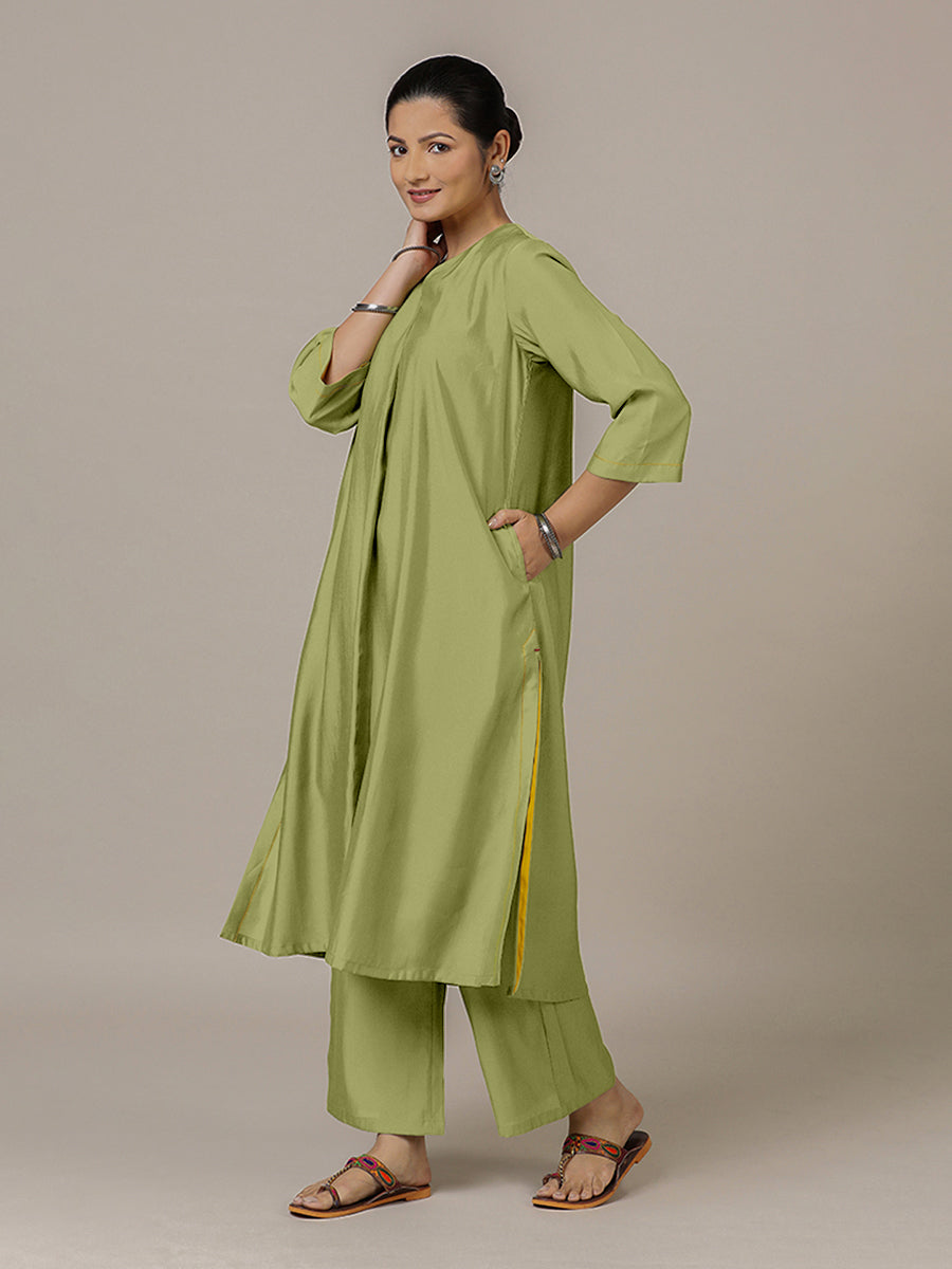 Alisha x Rozaana Kurta, in Green Viscose, featuring three quarter sleeves and v-neckline, made for daily & work (view 8).
