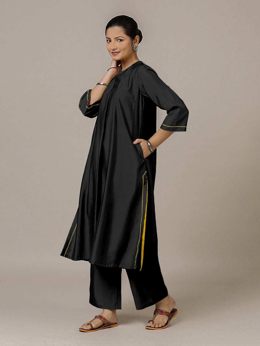Alisha x Rozaana Kurta, in Black Viscose, featuring three quarter sleeves and v-neckline, made for daily & work.