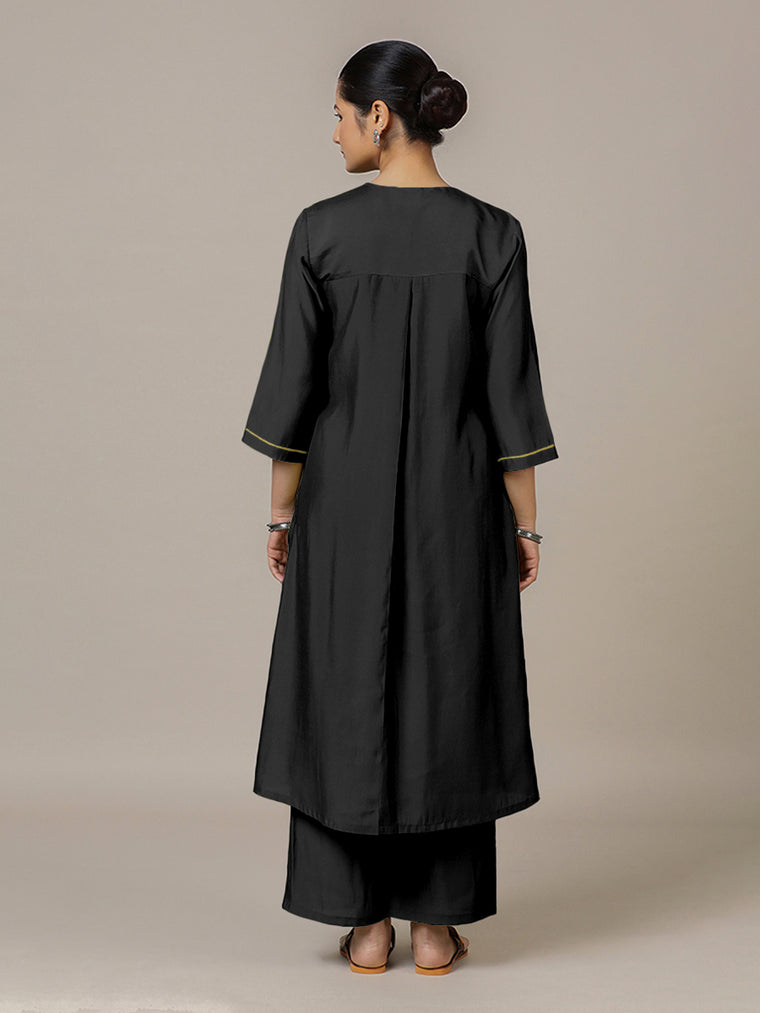 Alisha x Rozaana Kurta, in Black Viscose, featuring three quarter sleeves and v-neckline, made for daily & work (view 2).